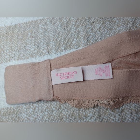 Victoria's Secret Cream Lace Trim Bra - Picture 3 of 7